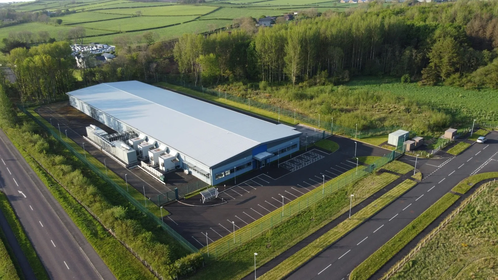 Aerial view of a data center building with rooftop mechanical equipment
